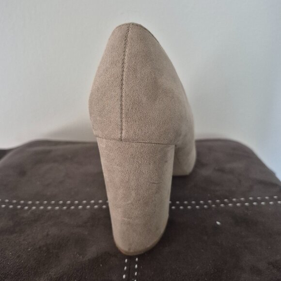 Tan Pump - Picture 4 of 9